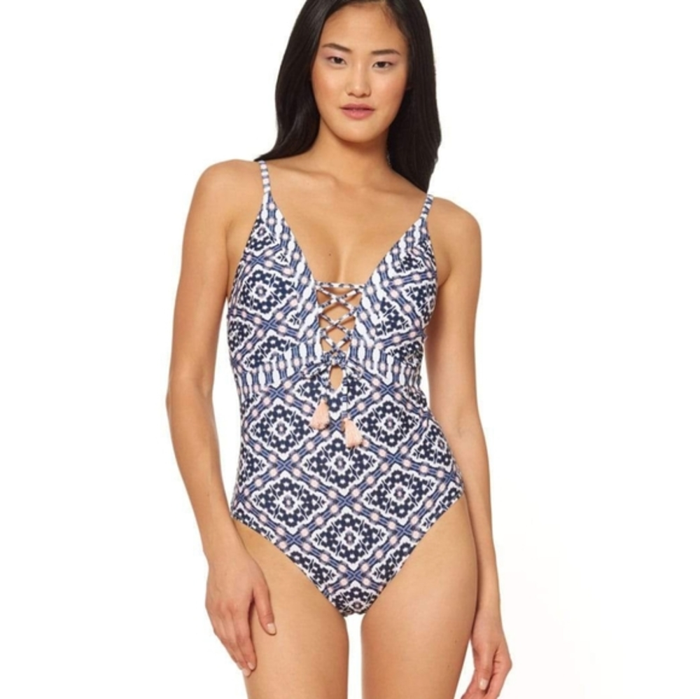 Jessica Simpson Venice Beach One-Piece Swimsuit White‎